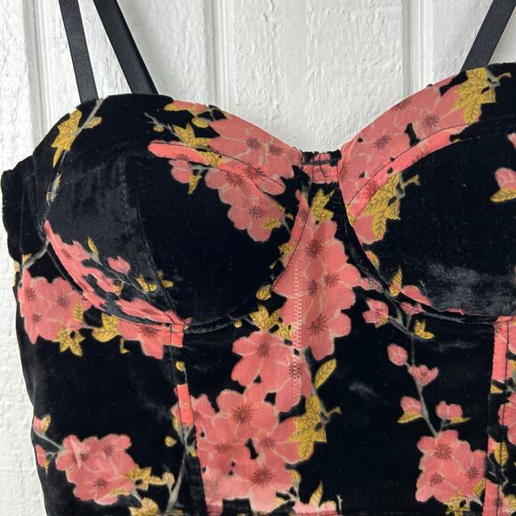 Fashion Nova Women Sleeveless Velvet Bustier Top Black Grunge Whimsigoth Small - Picture 2 of 8